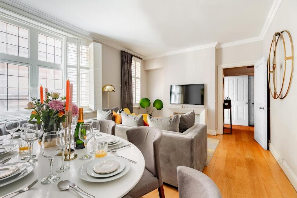 Revamped & Luxxe For Covent Garden Lovers! Adorable City Home For Families & Friends Londyn Zewnętrze zdjęcie