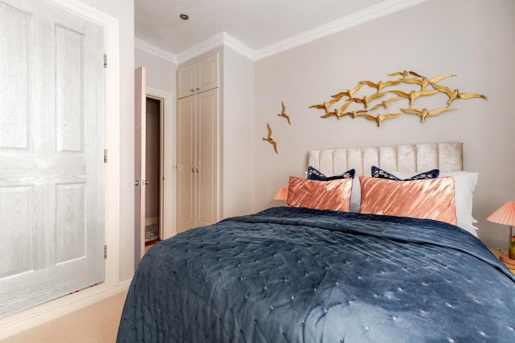 Revamped & Luxxe For Covent Garden Lovers! Adorable City Home For Families & Friends Londyn Zewnętrze zdjęcie