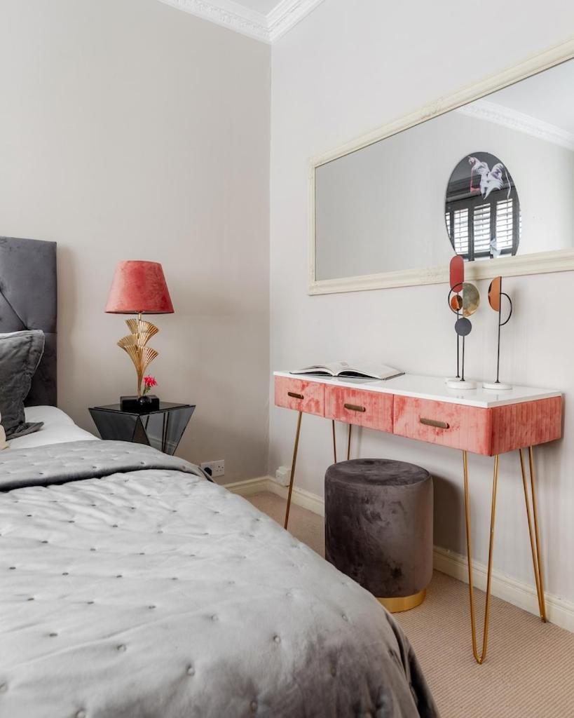 Revamped & Luxxe For Covent Garden Lovers! Adorable City Home For Families & Friends Londyn Zewnętrze zdjęcie